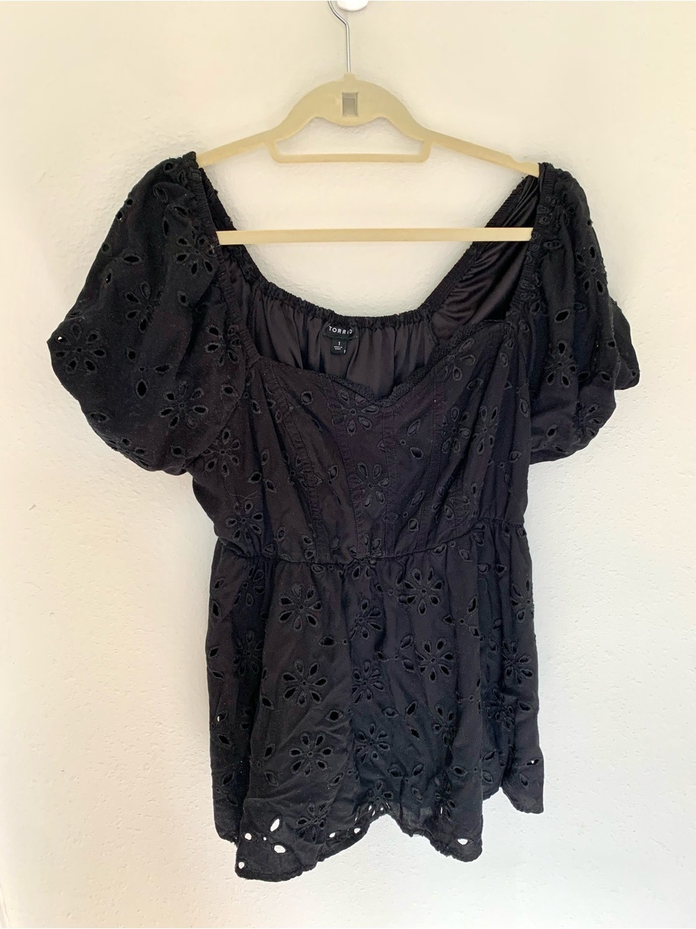 torrid Black Eyelet Puff-Sleeve Tunic Top